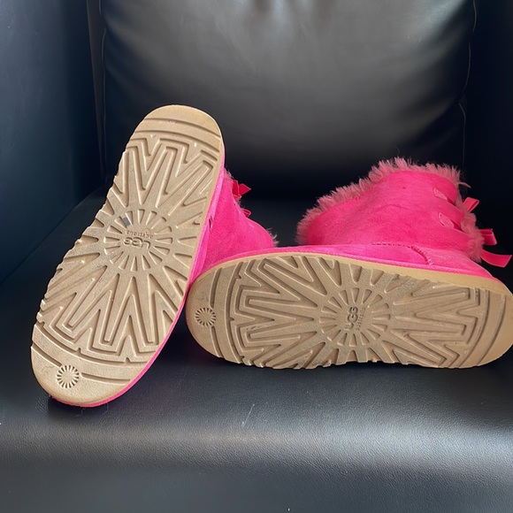 Hot Pink Bailey Bow Uggs (size kids 5 adult 7) - Picture 3 of 9